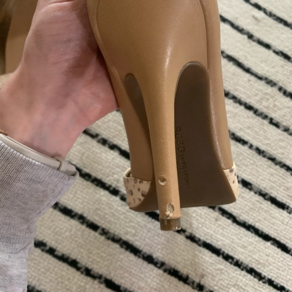 BCBGeneration Beige Snake Skin Heels, Sz 9 (Wmn) - Picture 5 of 9